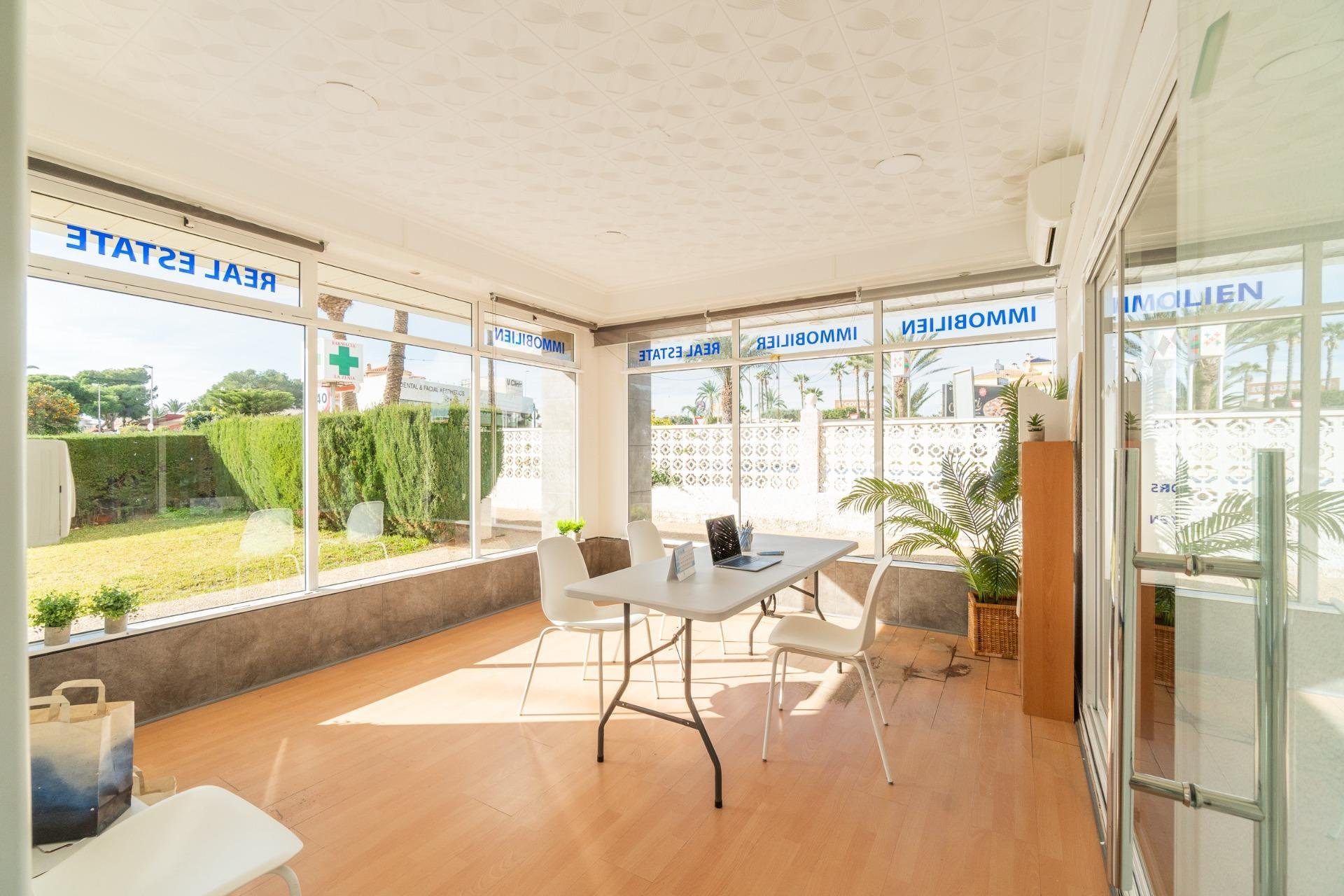 Alquiler a largo plazo - Comercial -
Orihuela Costa - La Zenia