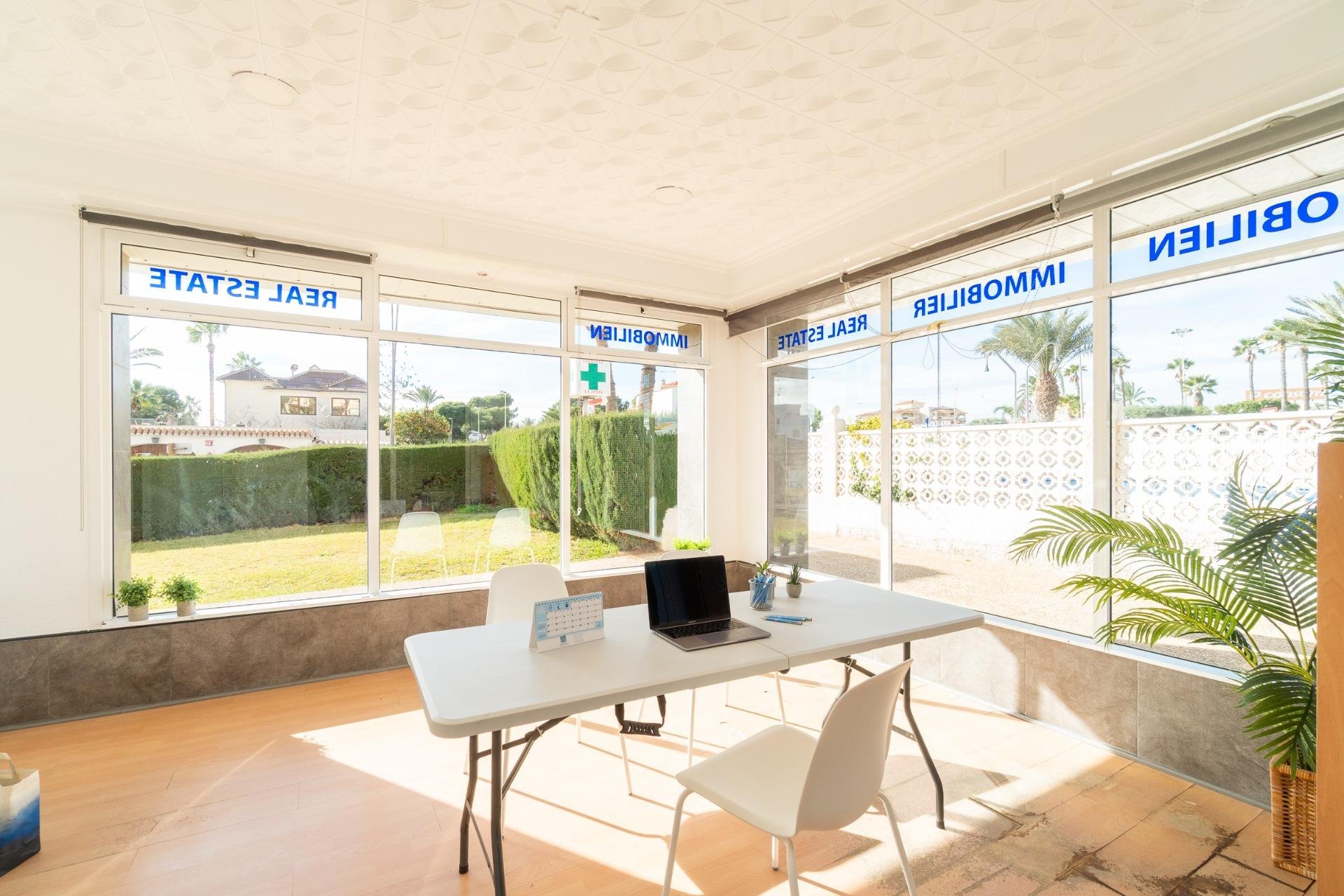 Alquiler a largo plazo - Comercial -
Orihuela Costa - La Zenia