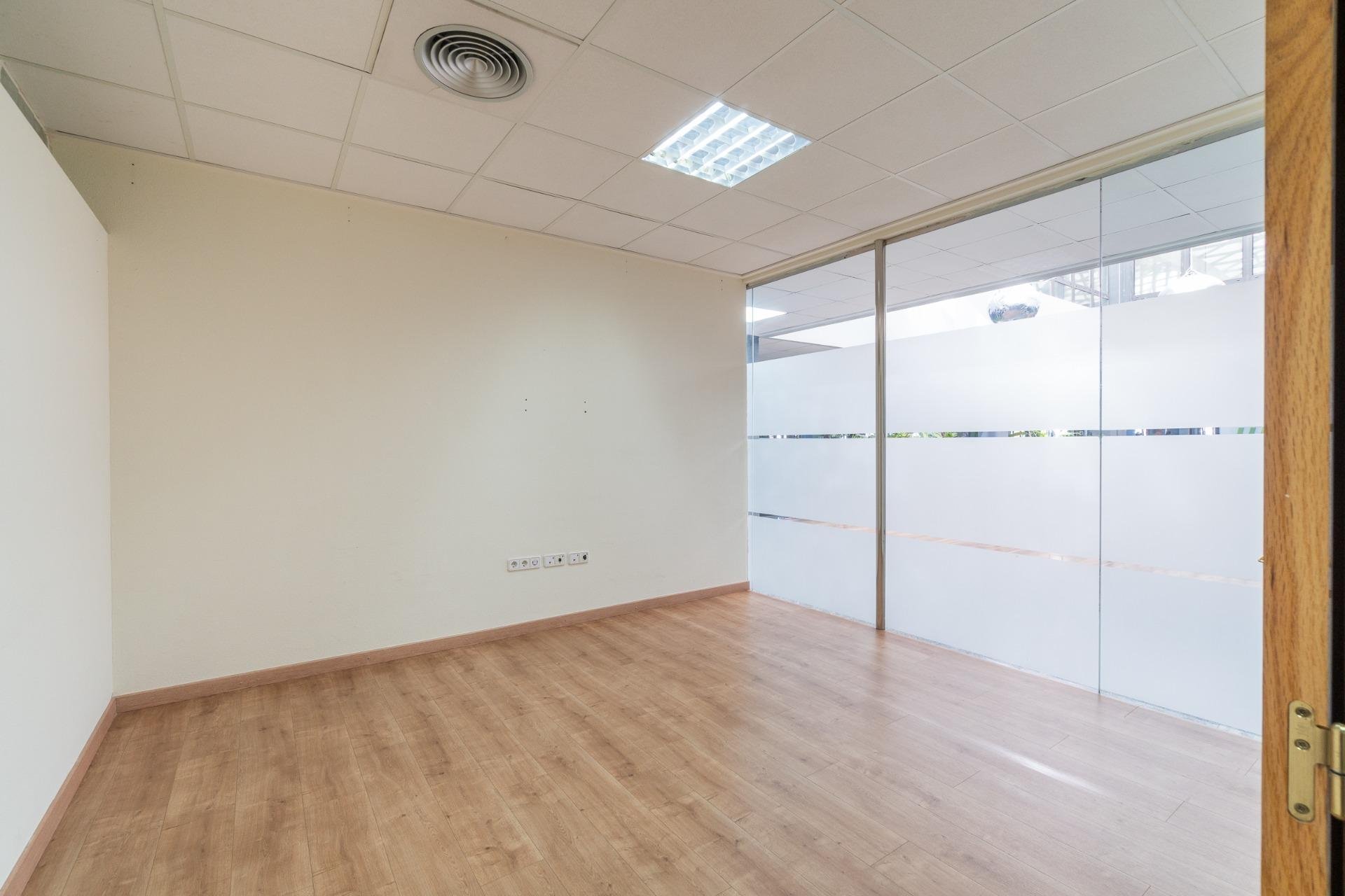 Alquiler a largo plazo - Comercial -
Orihuela Costa - Playa Flamenca