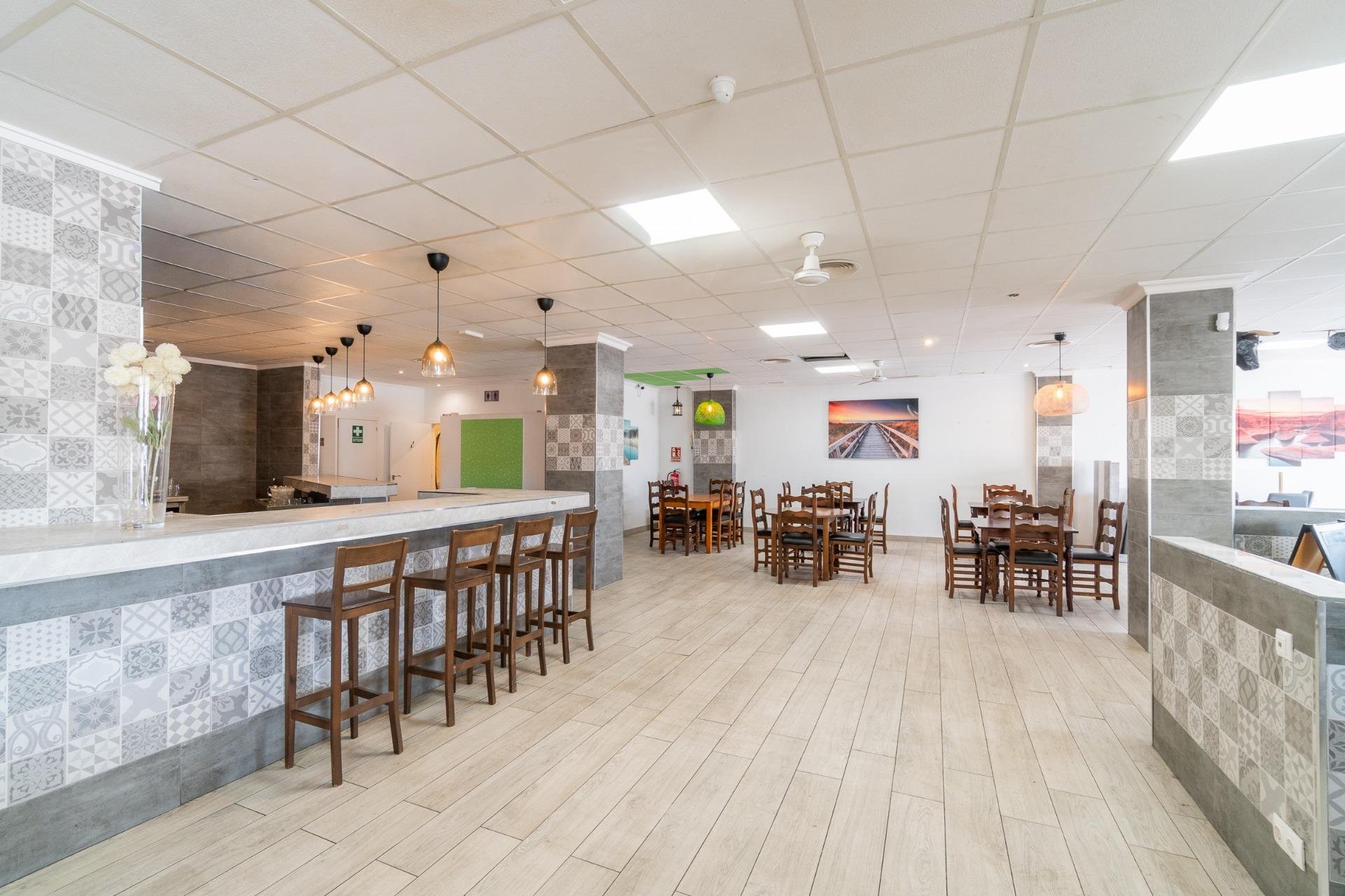 Alquiler a largo plazo - Comercial -
San Fulgencio - La Marina