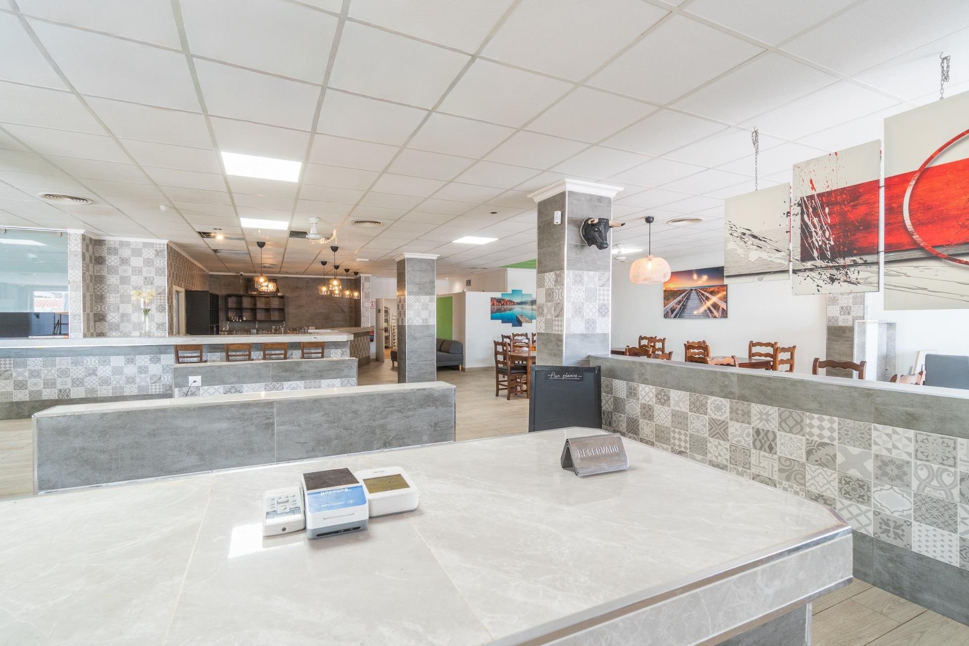 Alquiler a largo plazo - Comercial -
San Fulgencio - La Marina