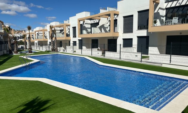 Apartamento / piso - Reventa -
            Orihuela Costa - 99RV-70325