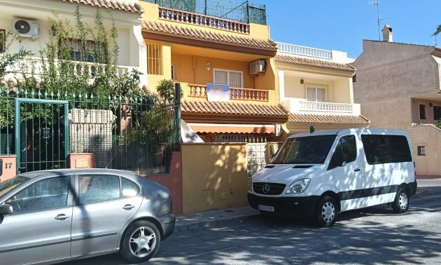 Apartment / flat - Resale - Los Montesinos -
                Centro