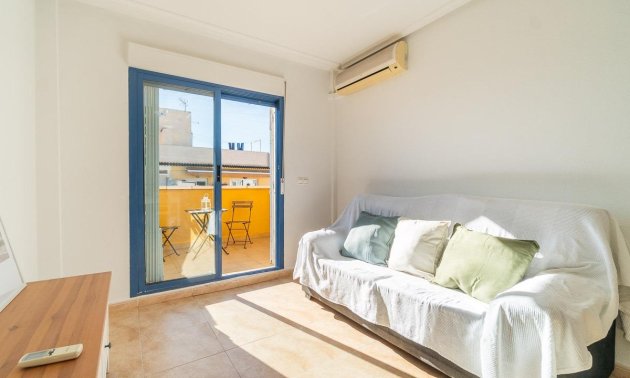 Apartment / flat - Resale - Torrevieja -
                Centro