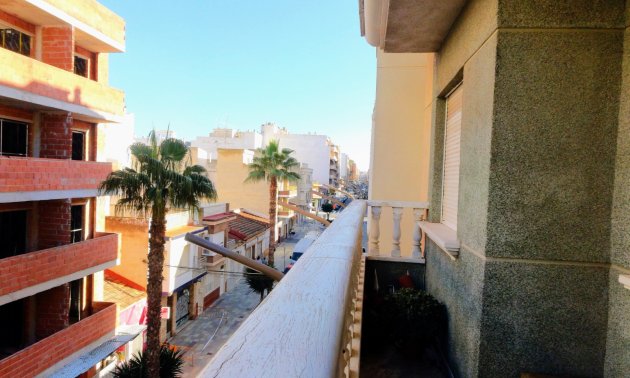 Apartment / flat - Resale - Torrevieja - Centro