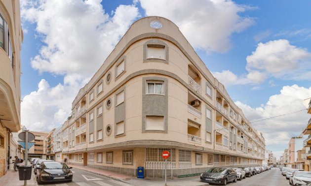 Apartment / flat - Resale - Torrevieja - Centro