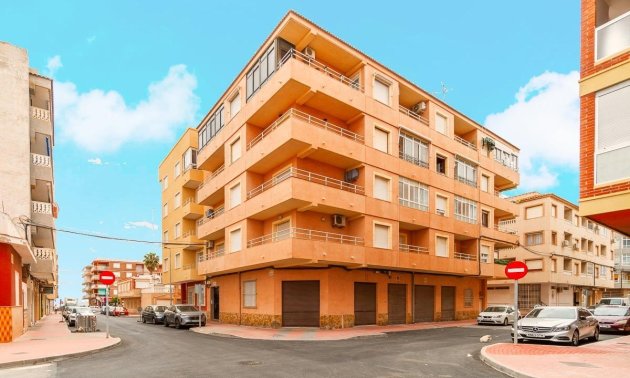 Apartment / flat - Resale - Torrevieja - Playa de los Naufragos