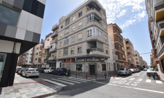 Apartment / flat - Resale - Torrevieja - Torrevieja - Centre