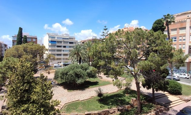 Apartment / flat - Resale - Torrevieja - Torrevieja - Centre