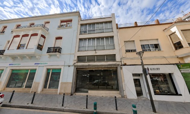 Building (Mixed-Use) - Resale - Torrevieja - Torrevieja - Centre