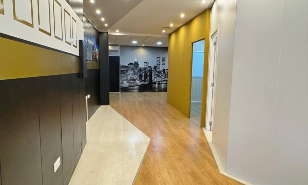 Commercial - Resale -
            Guardamar del Segura - 00-69704