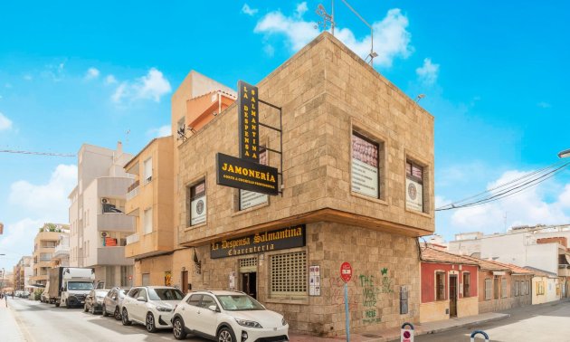 Commercial - Resale - Torrevieja -
                Paseo maritimo