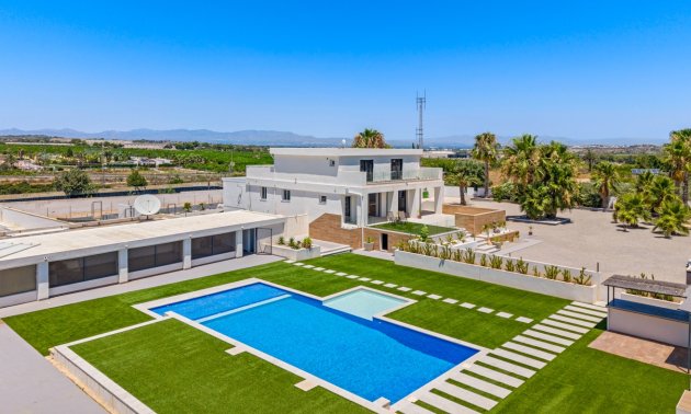 Country House - Resale - Los Montesinos -
                La Herrada