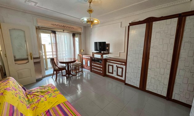 Estudio - Reventa -
            Torrevieja - RC-87176