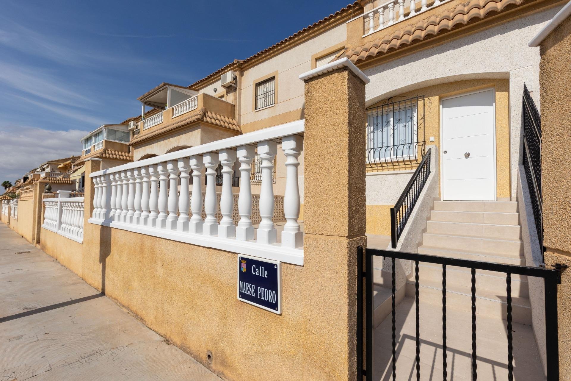 Long Term Rental - Bungalow -
Torrevieja - Frutales - Rosaleda
