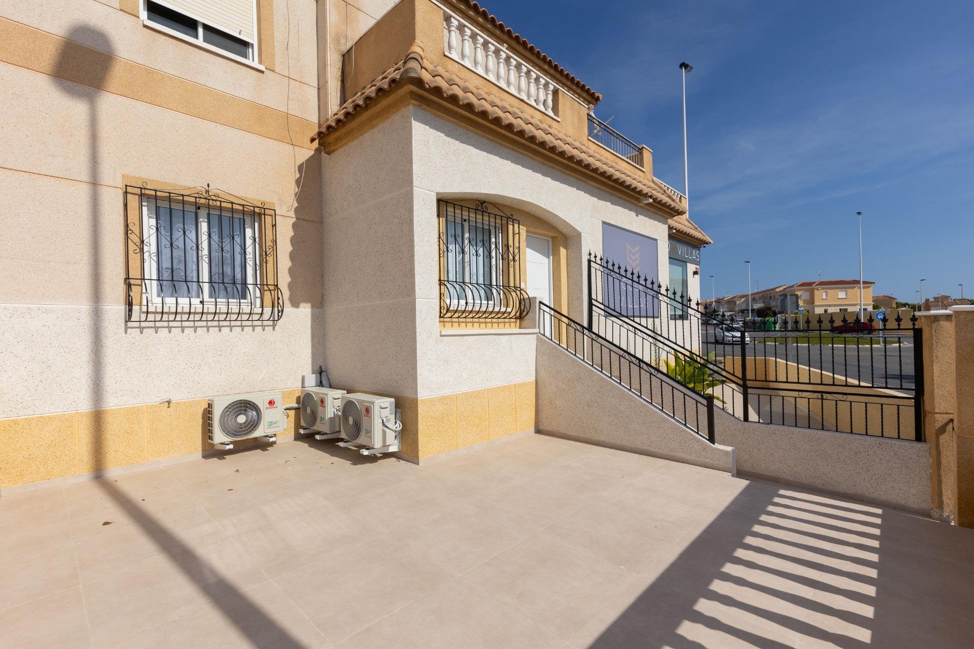 Long Term Rental - Bungalow -
Torrevieja - Frutales - Rosaleda