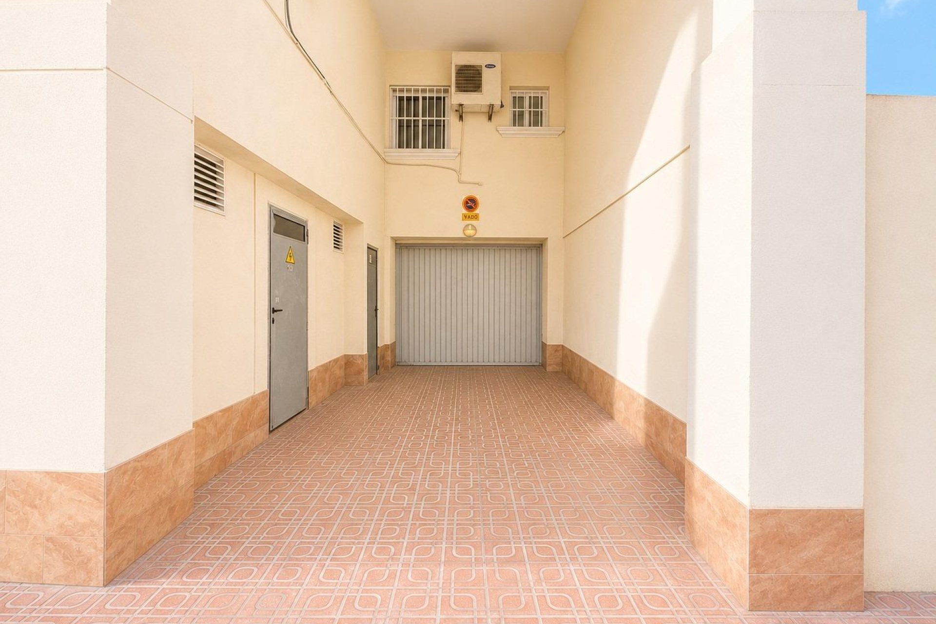 Long Term Rental - Garage -
Torrevieja - Centro