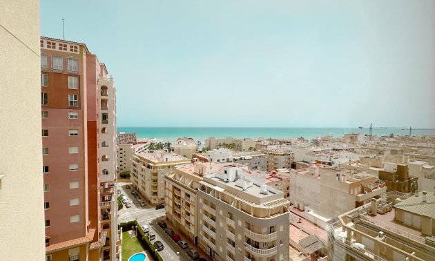 Mieszkanie w bloku - Rynek wtórny - Torrevieja - Playa de los Locos