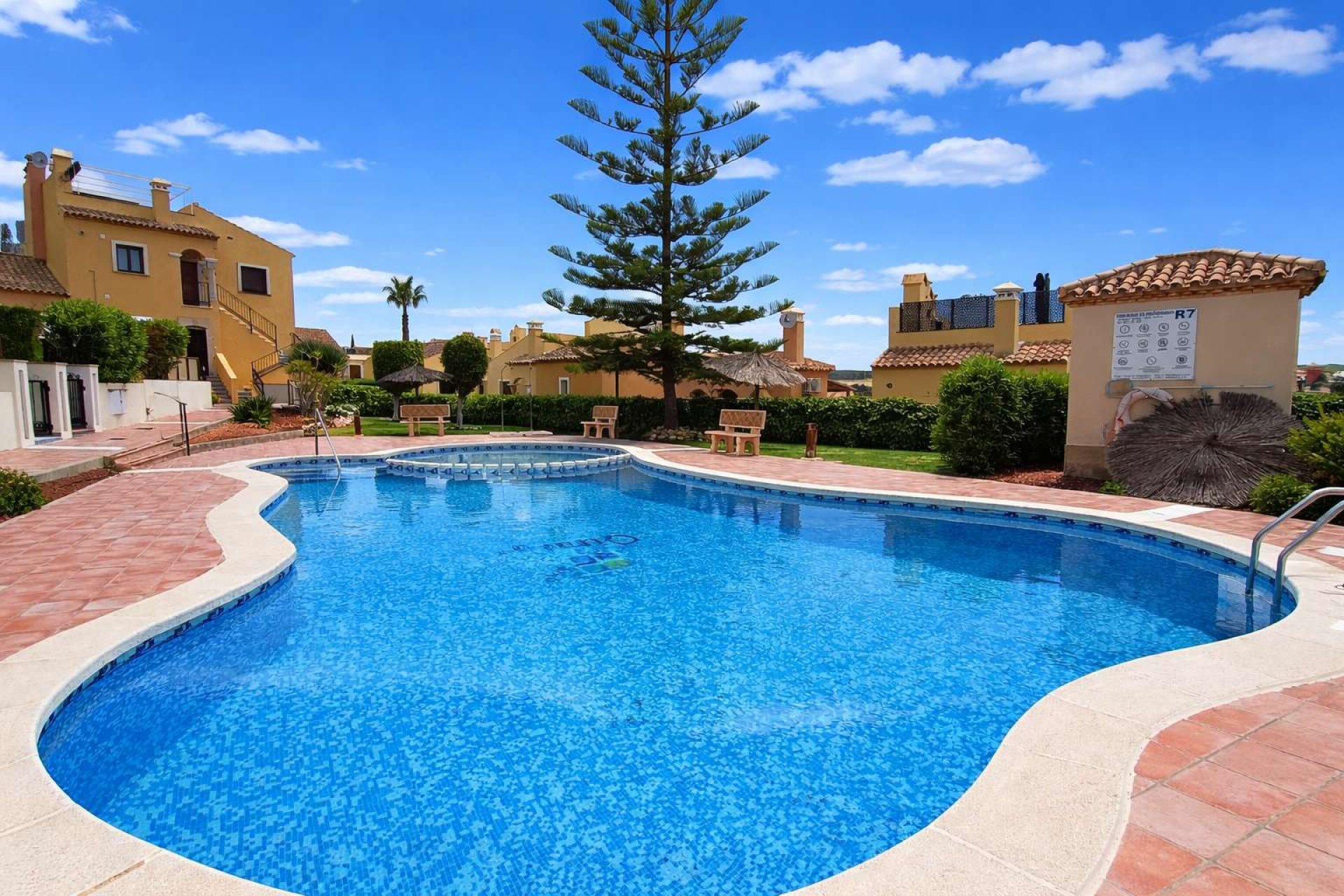 Resale - Apartment / flat -
Algorfa - La Finca Golf Resort