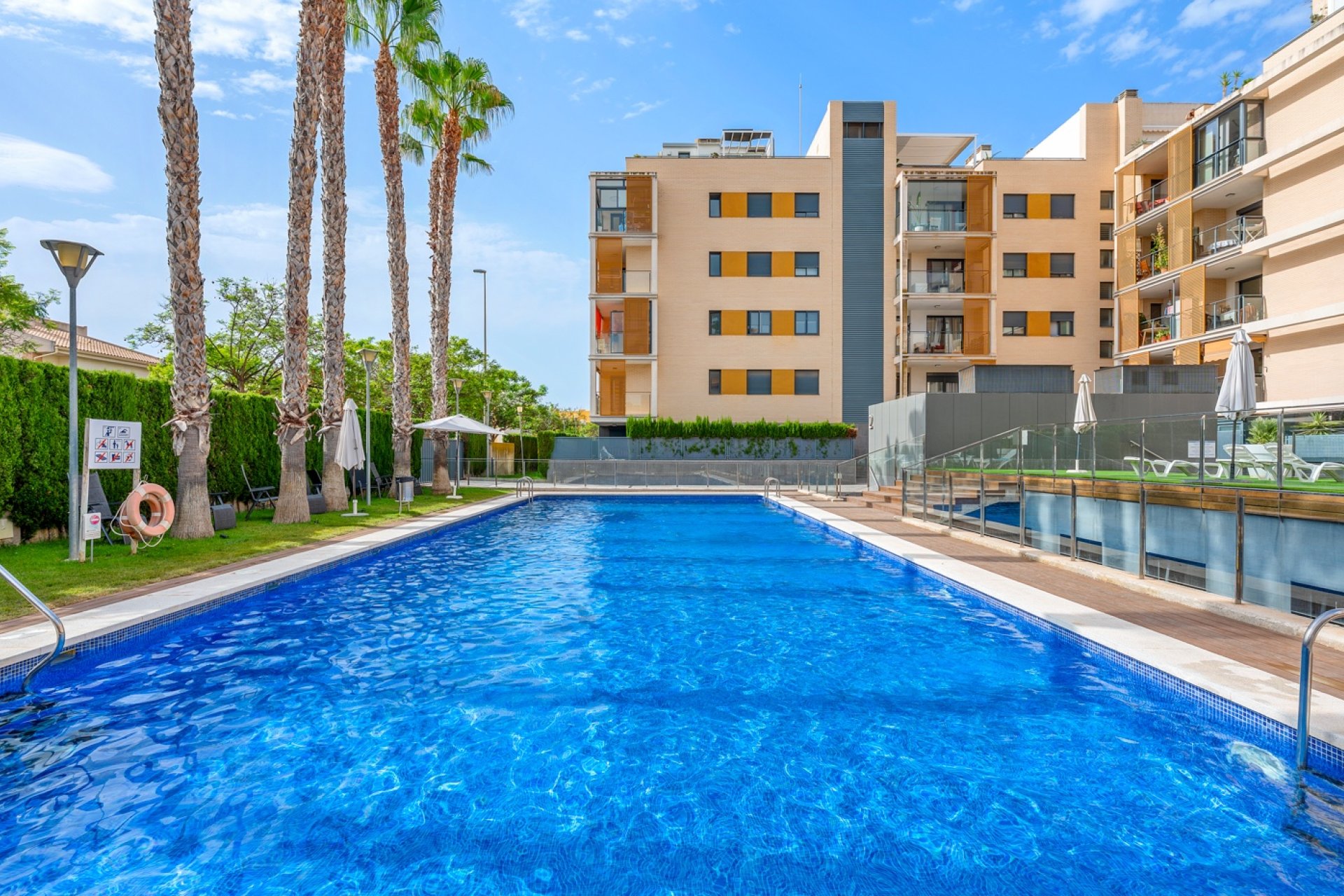 Resale - Apartment / flat -
El Campello - Playa Muchavista