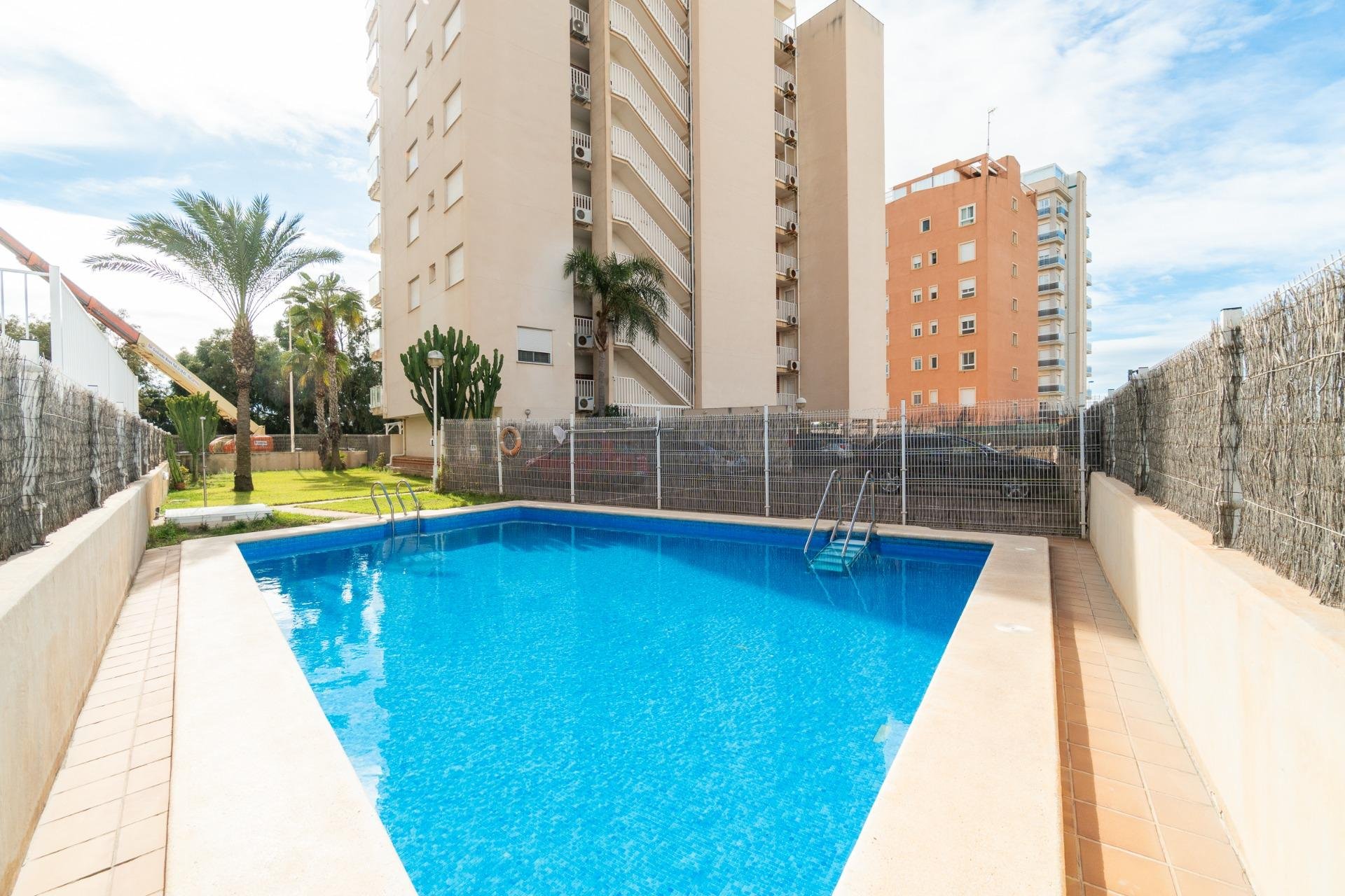 Resale - Apartment / flat -
Guardamar del Segura - Puerto Deportivo