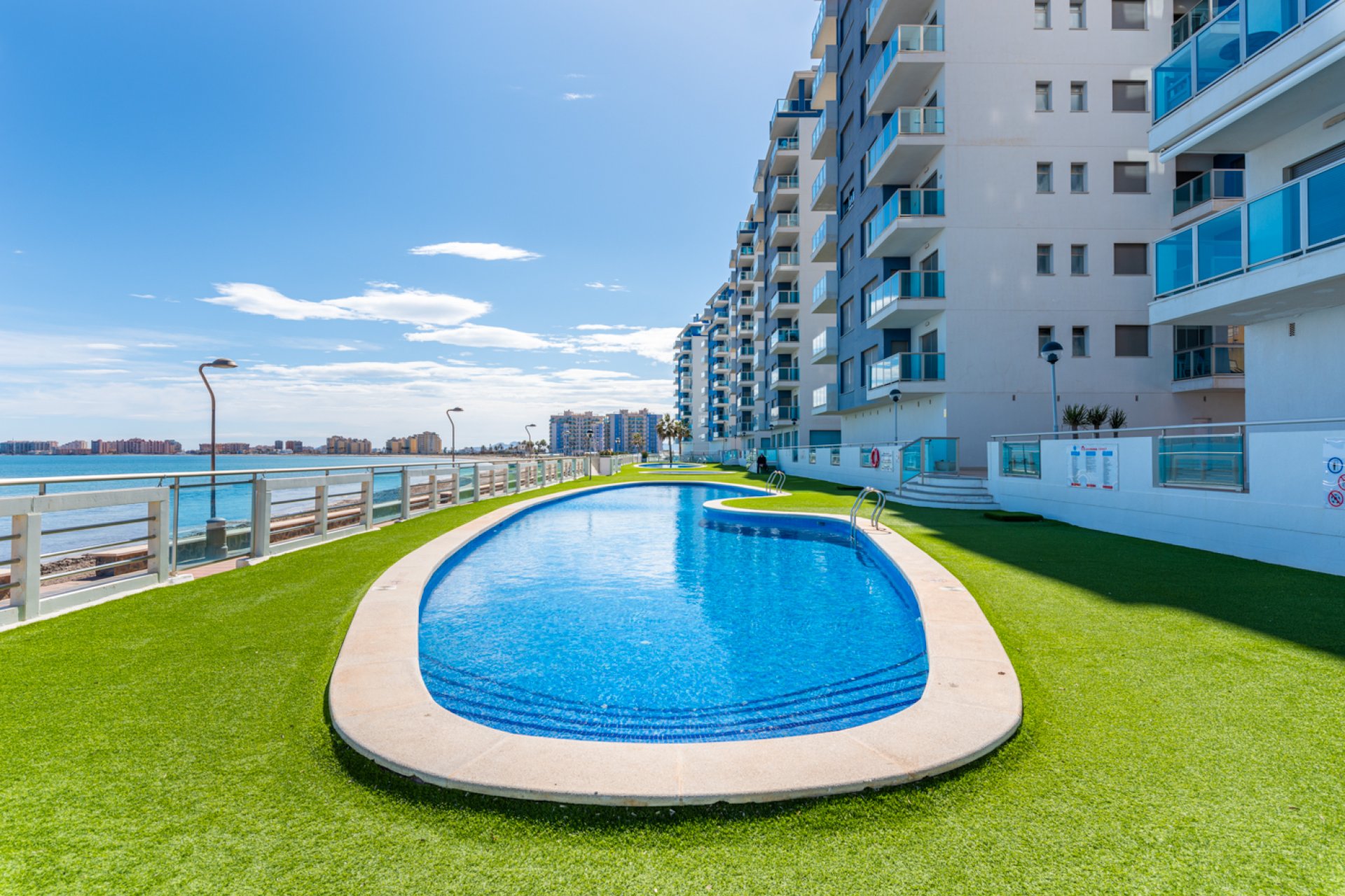 Resale - Apartment / flat -
La Manga del Mar Menor - Playa del Pudrimel