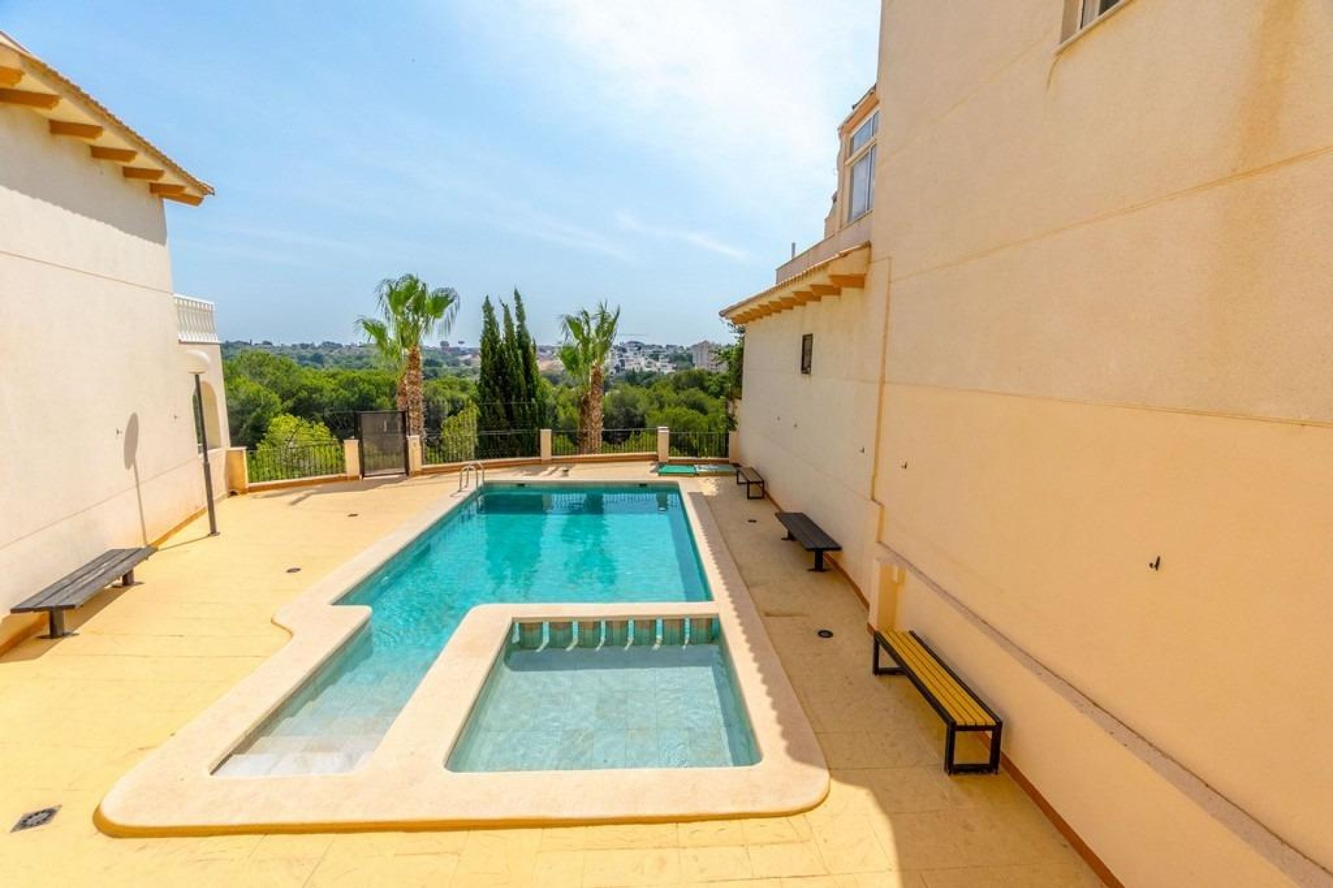 Resale - Apartment / flat -
Orihuela Costa - Campoamor