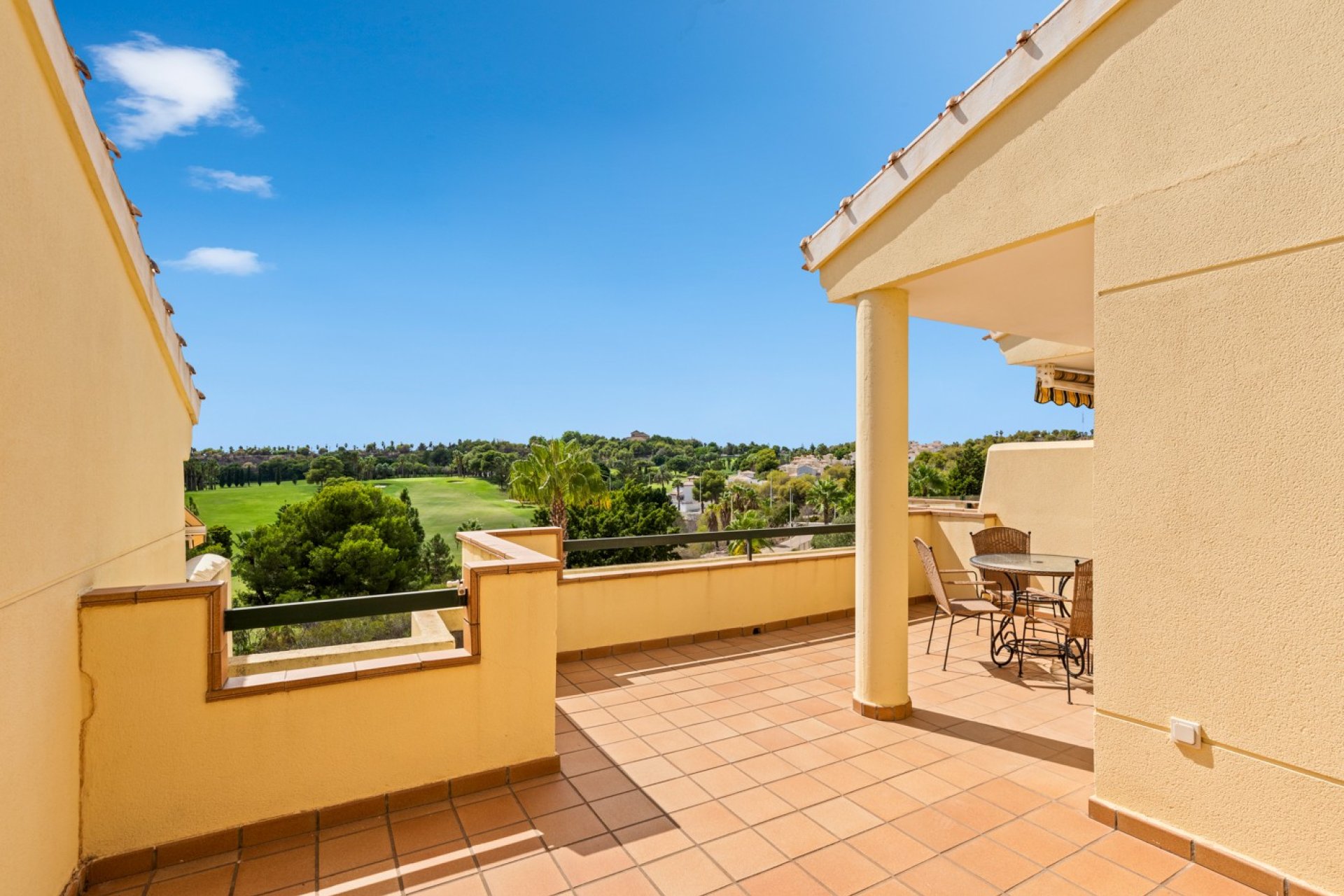 Resale - Apartment / flat -
Orihuela Costa - Campoamor