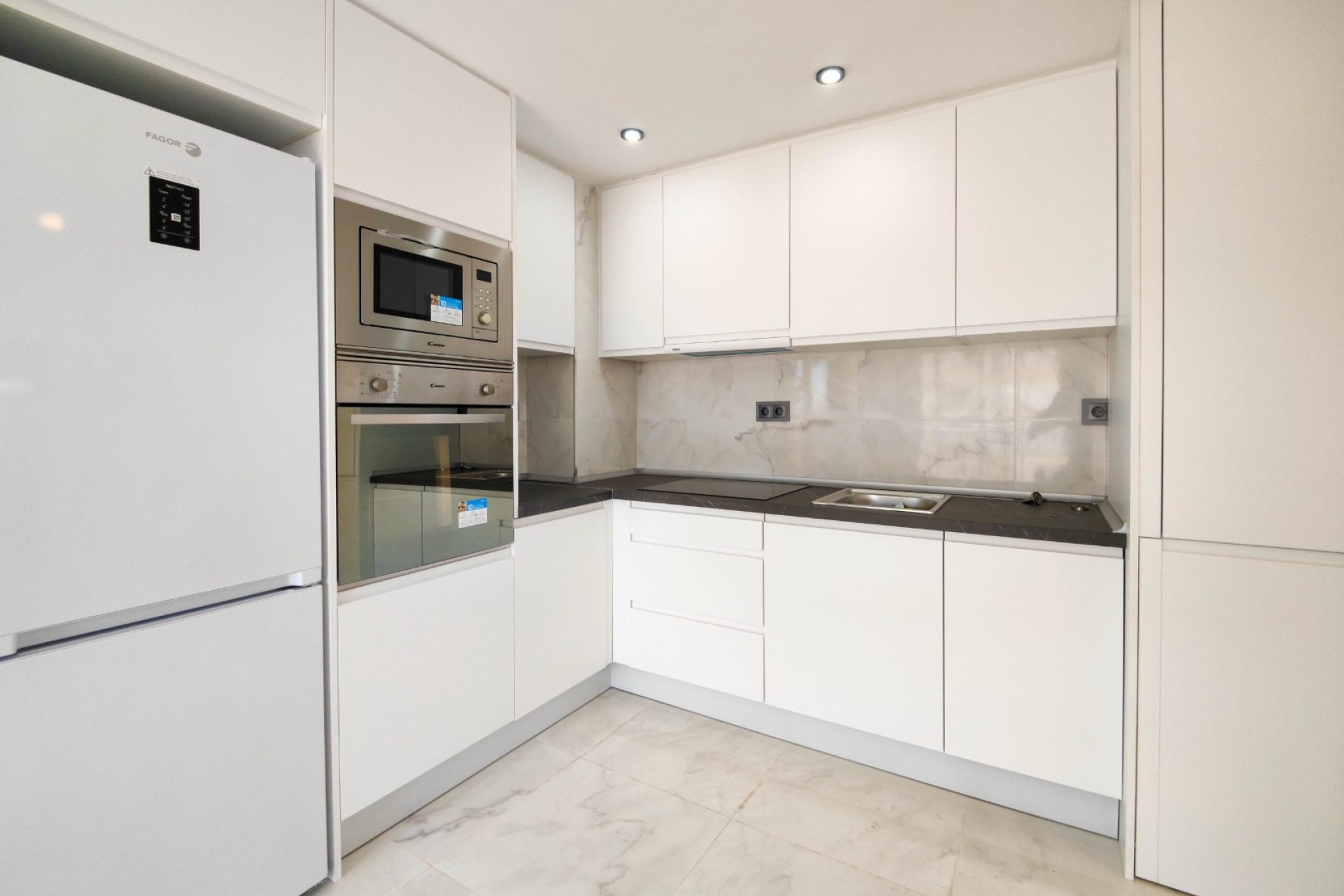 Resale - Apartment / flat -
Orihuela Costa - Punta Prima