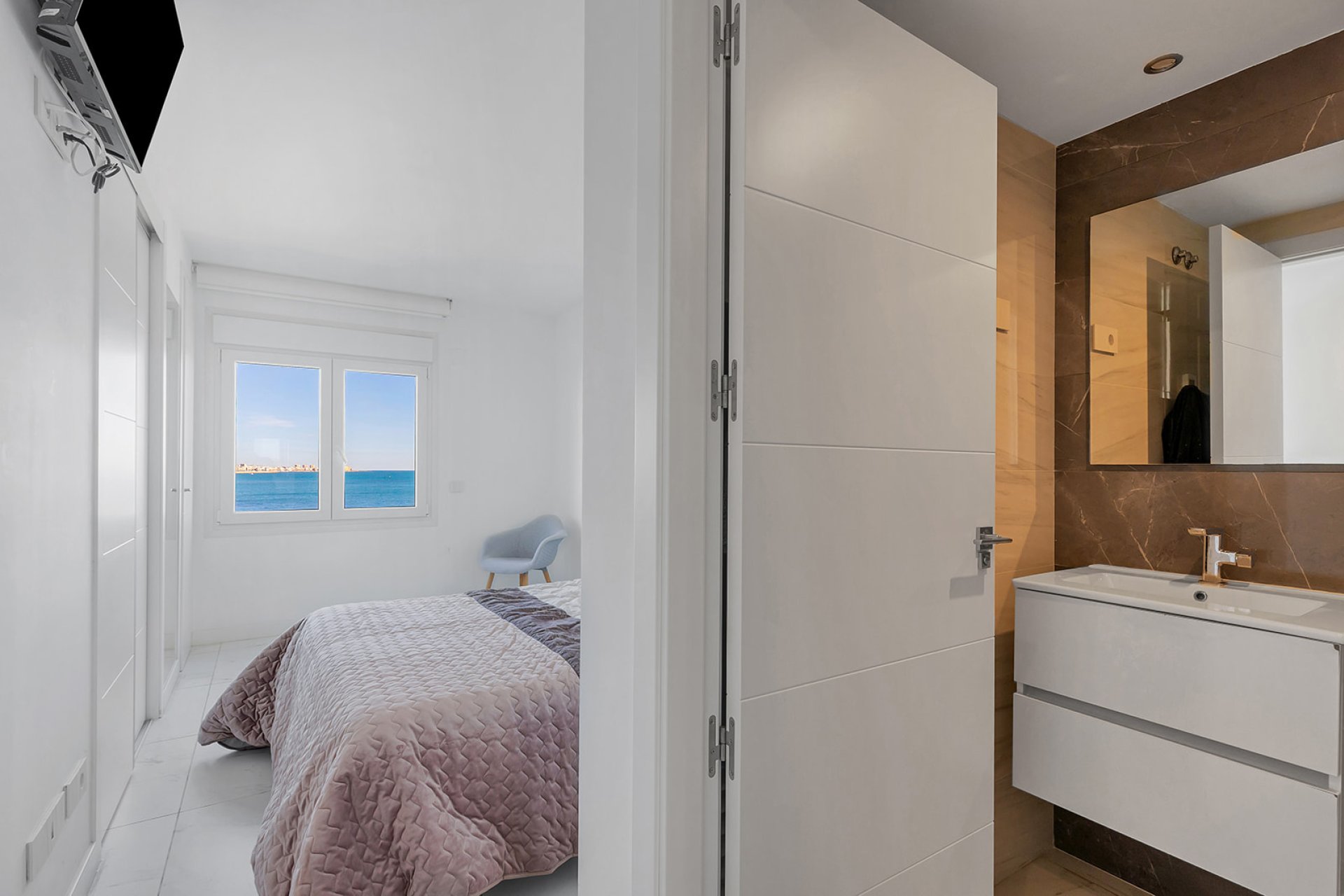 Resale - Apartment / flat -
Orihuela Costa - Punta Prima