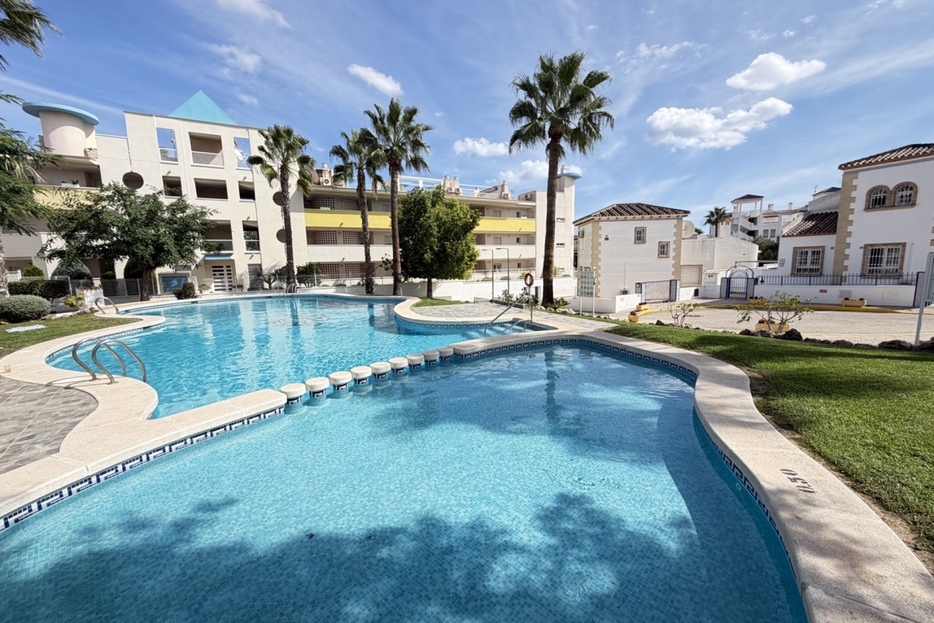Resale - Apartment / flat -
Orihuela Costa - Villamartin