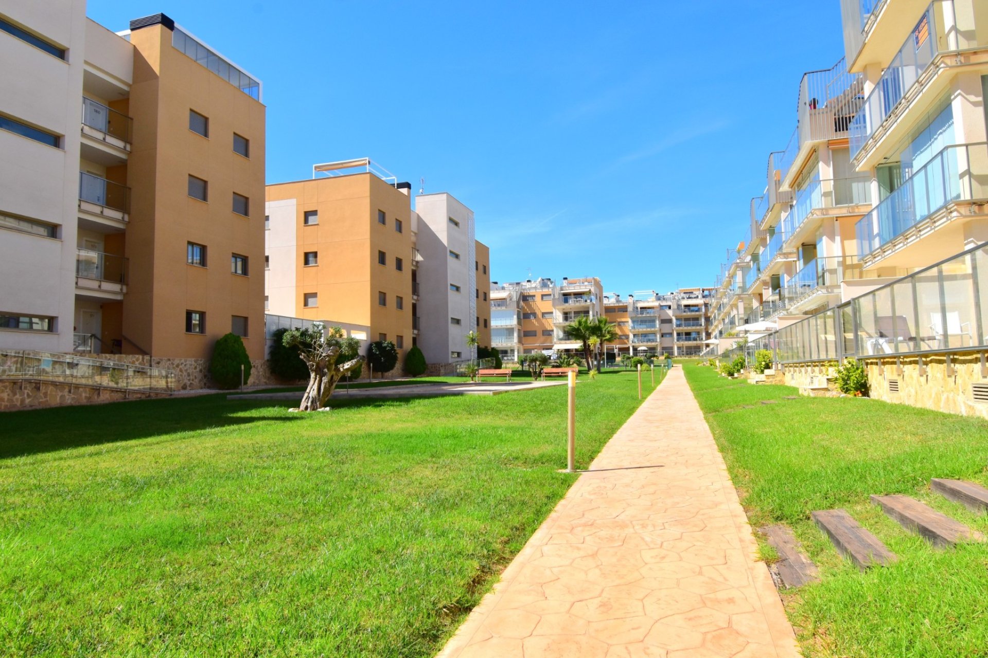 Resale - Apartment / flat -
Orihuela Costa - Villamartin