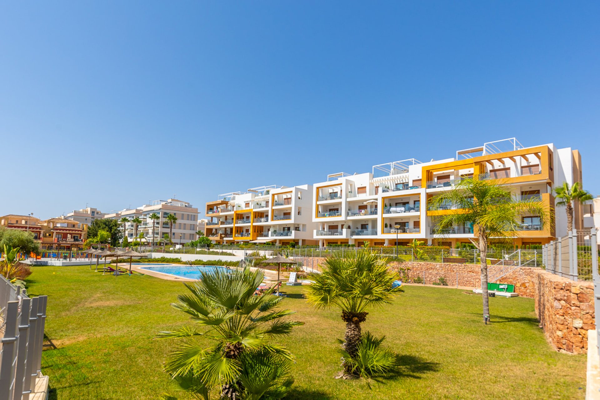 Resale - Apartment / flat -
Orihuela Costa - Villamartín