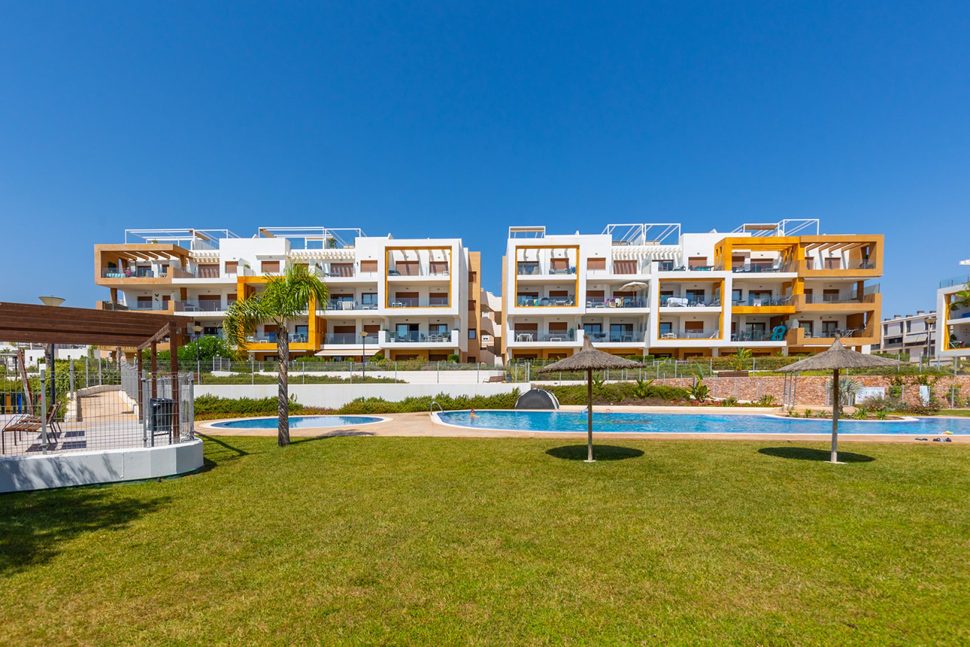 Resale - Apartment / flat -
Orihuela Costa - Villamartín