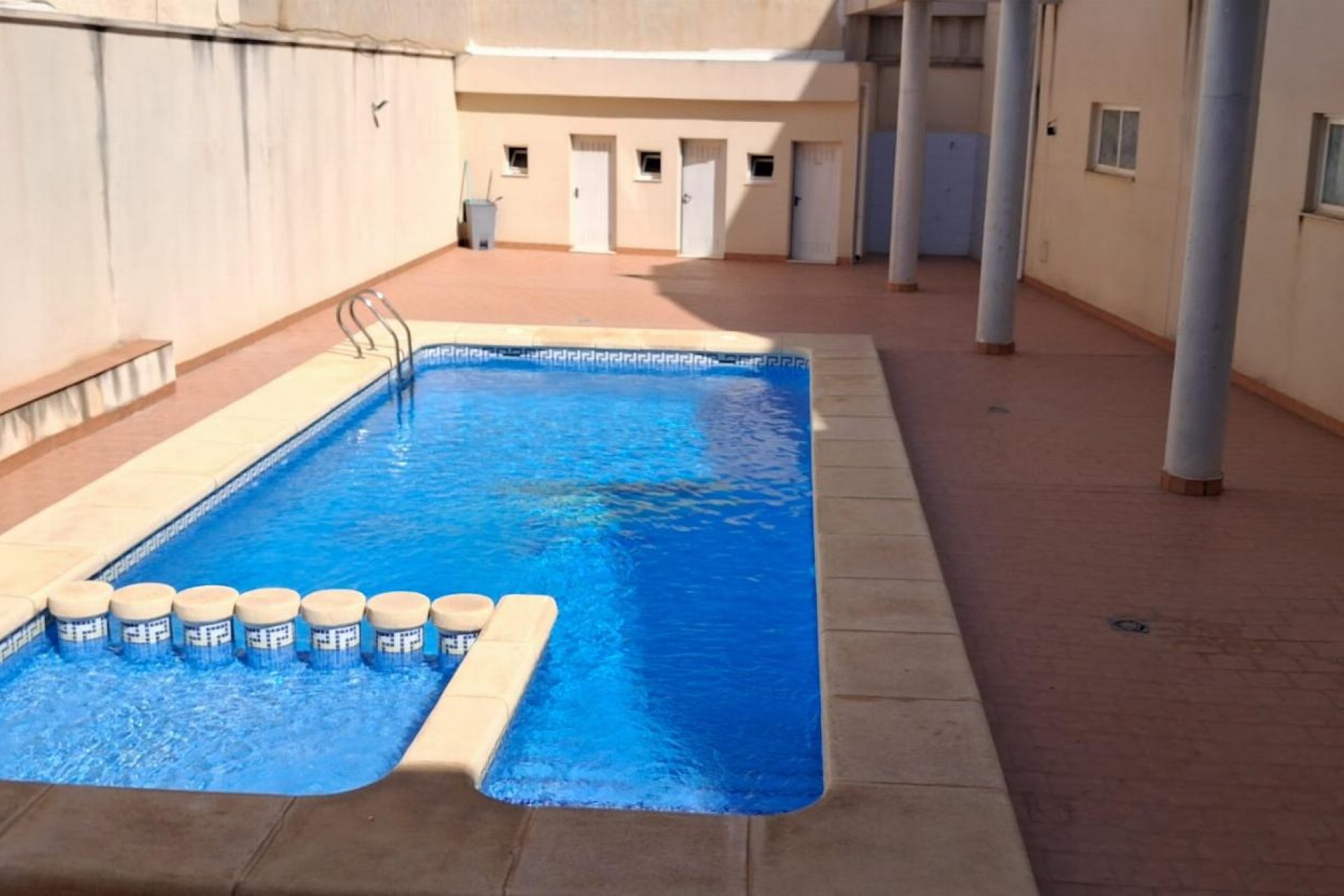 Resale - Apartment / flat -
Redován - PUEBLO