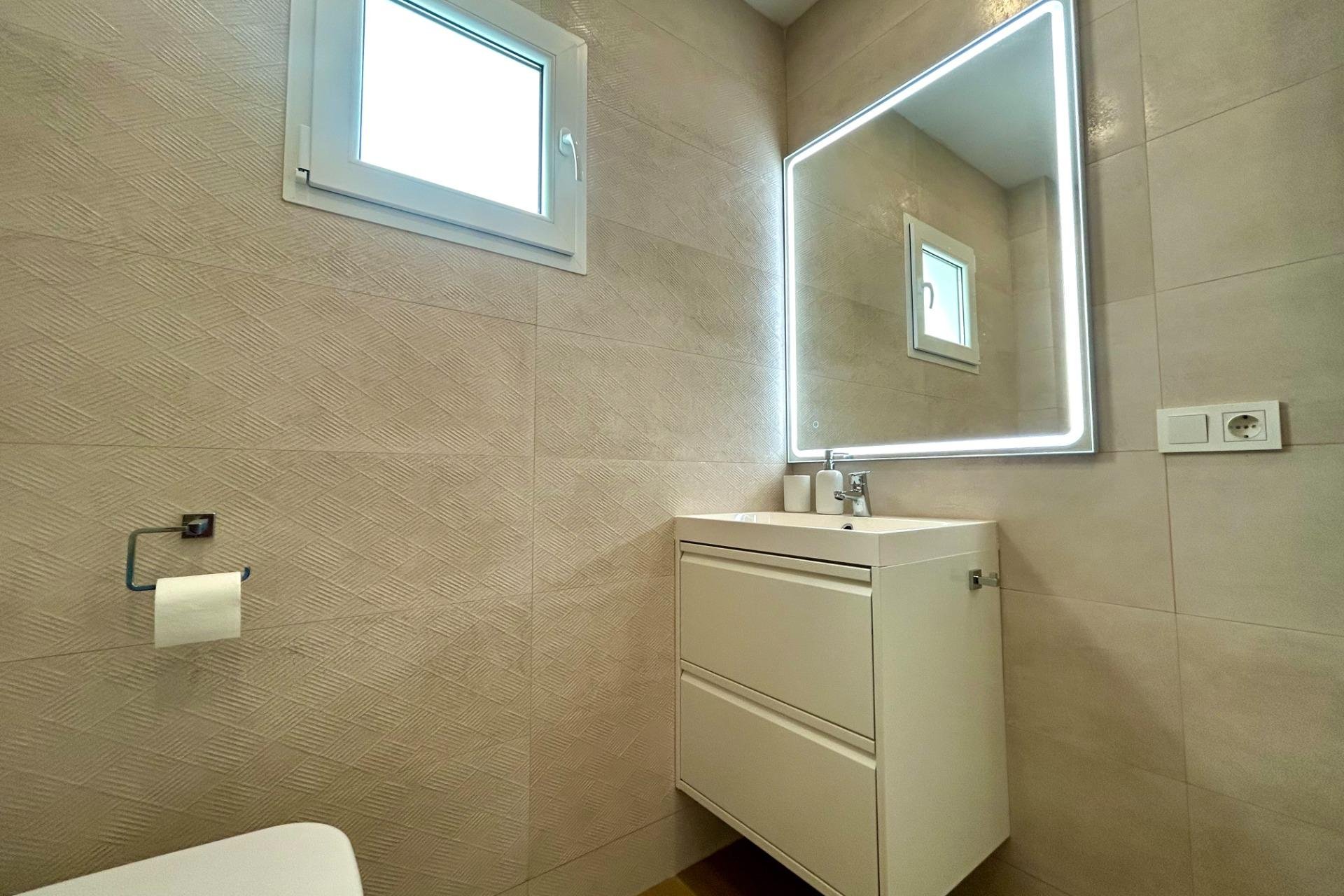 Resale - Apartment / flat -
San Miguel de Salinas - Las filipinas