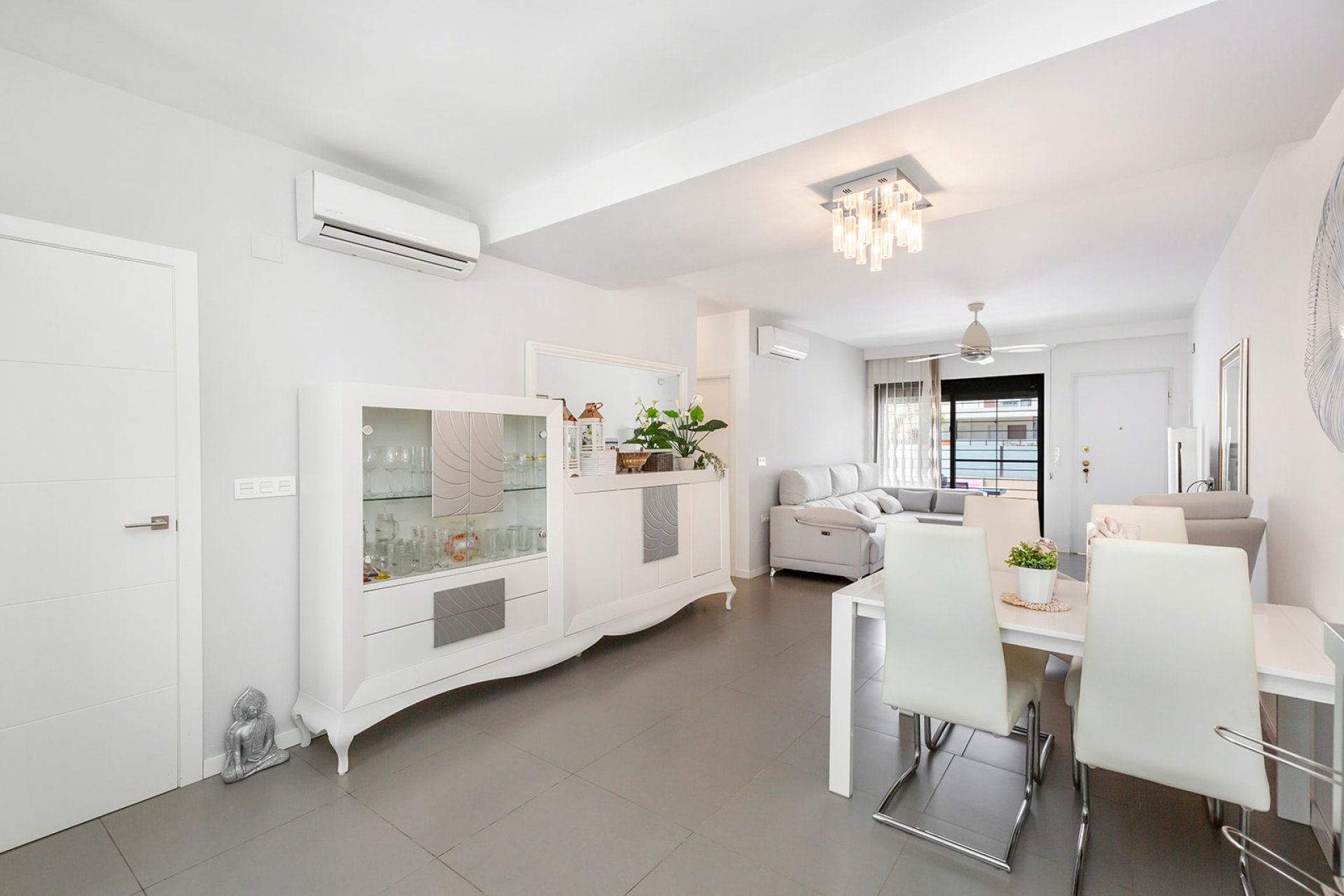 Resale - Apartment / flat -
Torre de La Horadada - Torre de La Horadada - Town