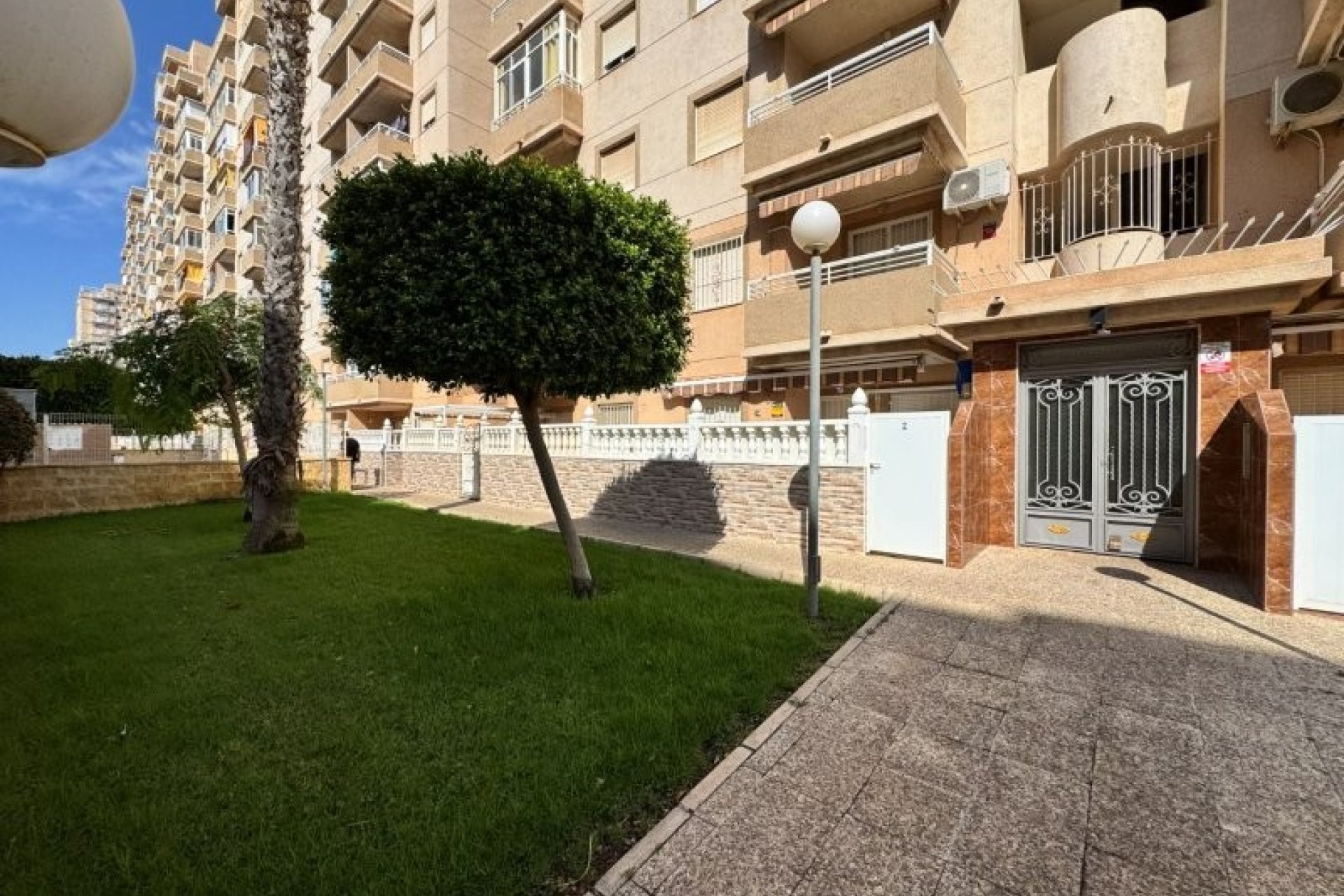 Resale - Apartment / flat -
Torrevieja - Aguas nuevas 1