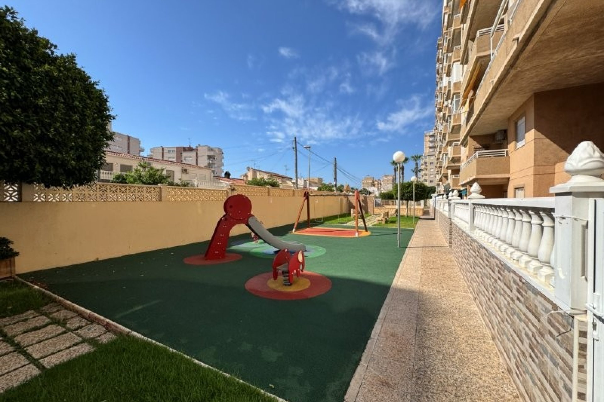 Resale - Apartment / flat -
Torrevieja - Aguas nuevas 1