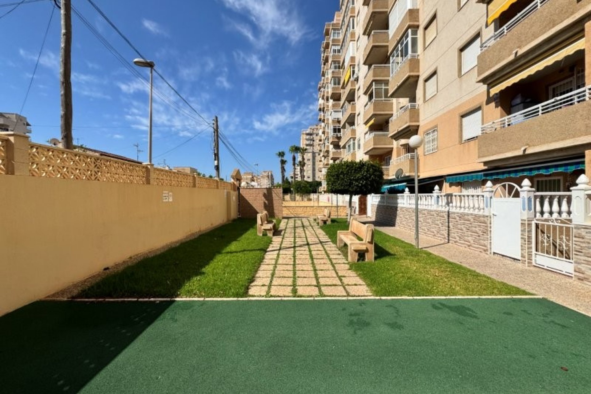 Resale - Apartment / flat -
Torrevieja - Aguas nuevas 1
