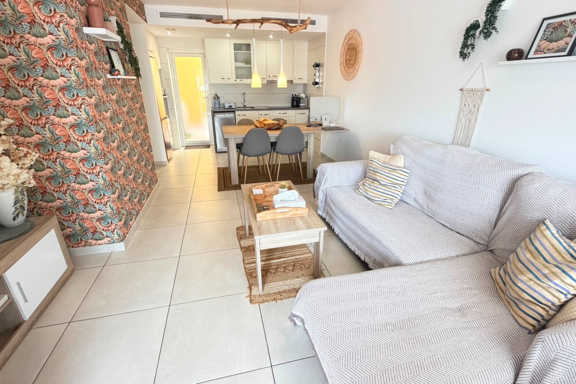 Resale - Apartment / flat -
Torrevieja - Aguas Nuevas