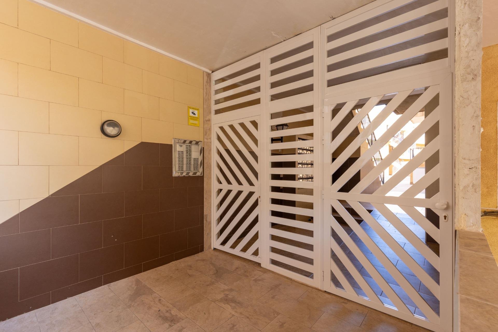 Resale - Apartment / flat -
Torrevieja - Centro