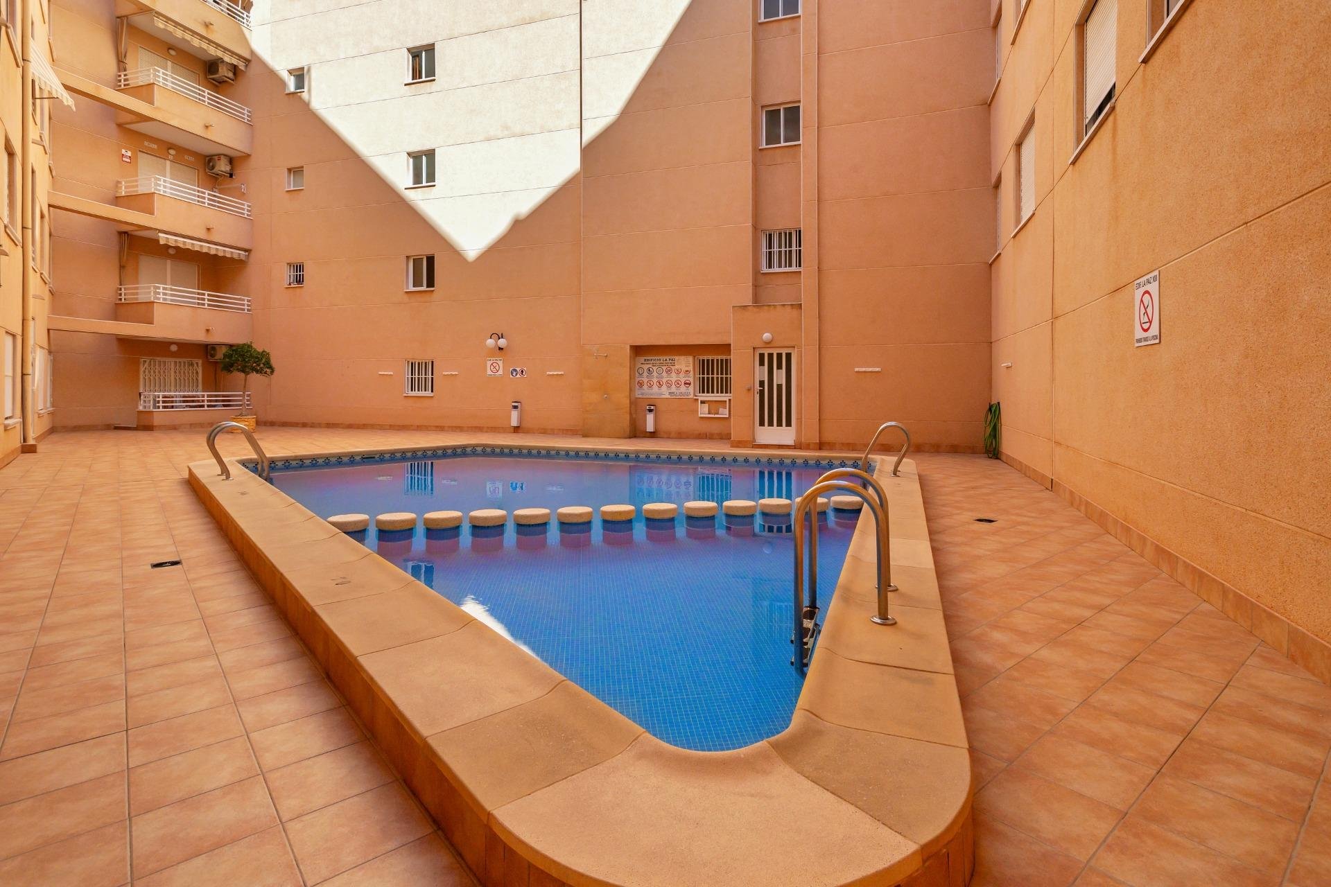 Resale - Apartment / flat -
Torrevieja - Centro