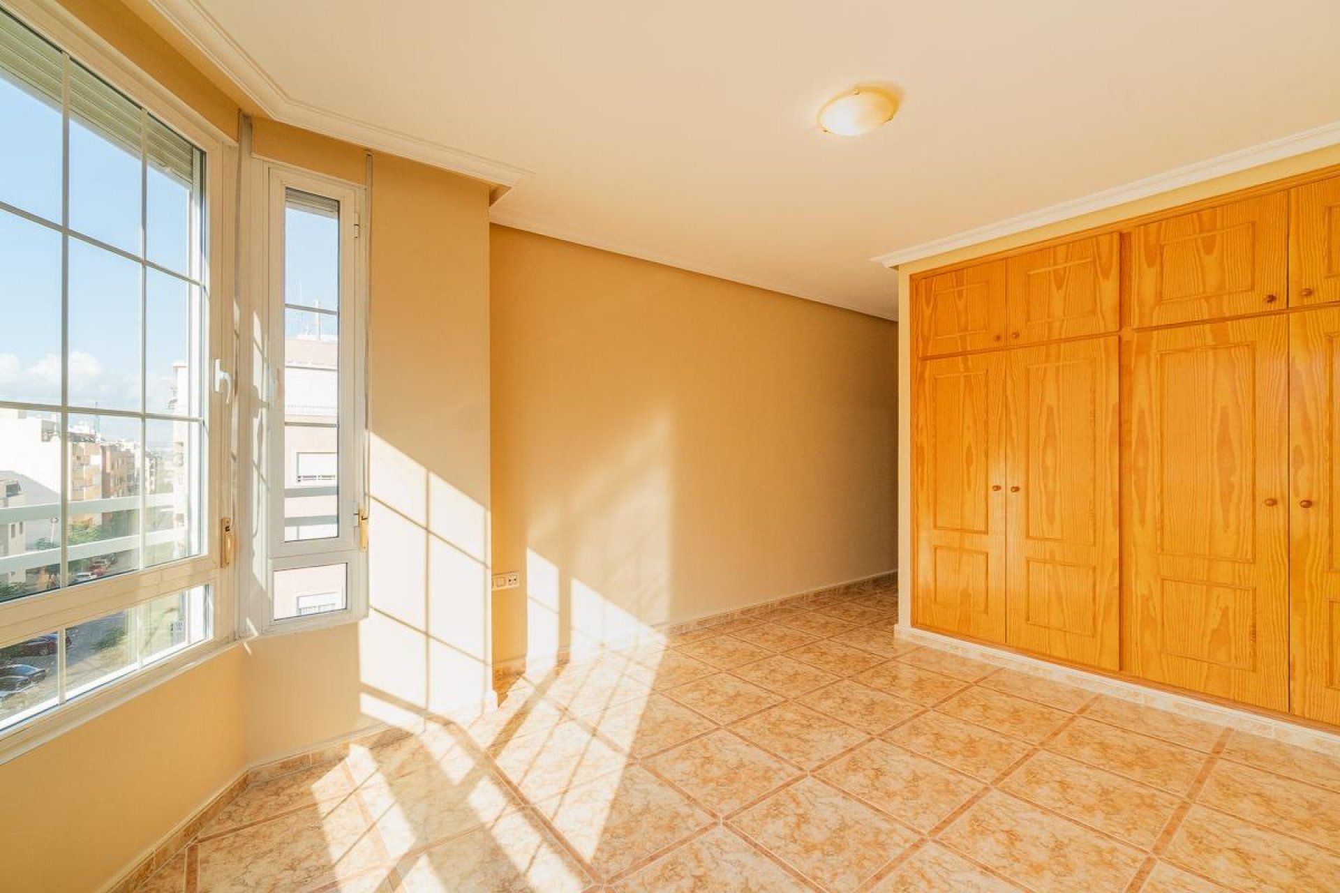 Resale - Apartment / flat -
Torrevieja - Centro