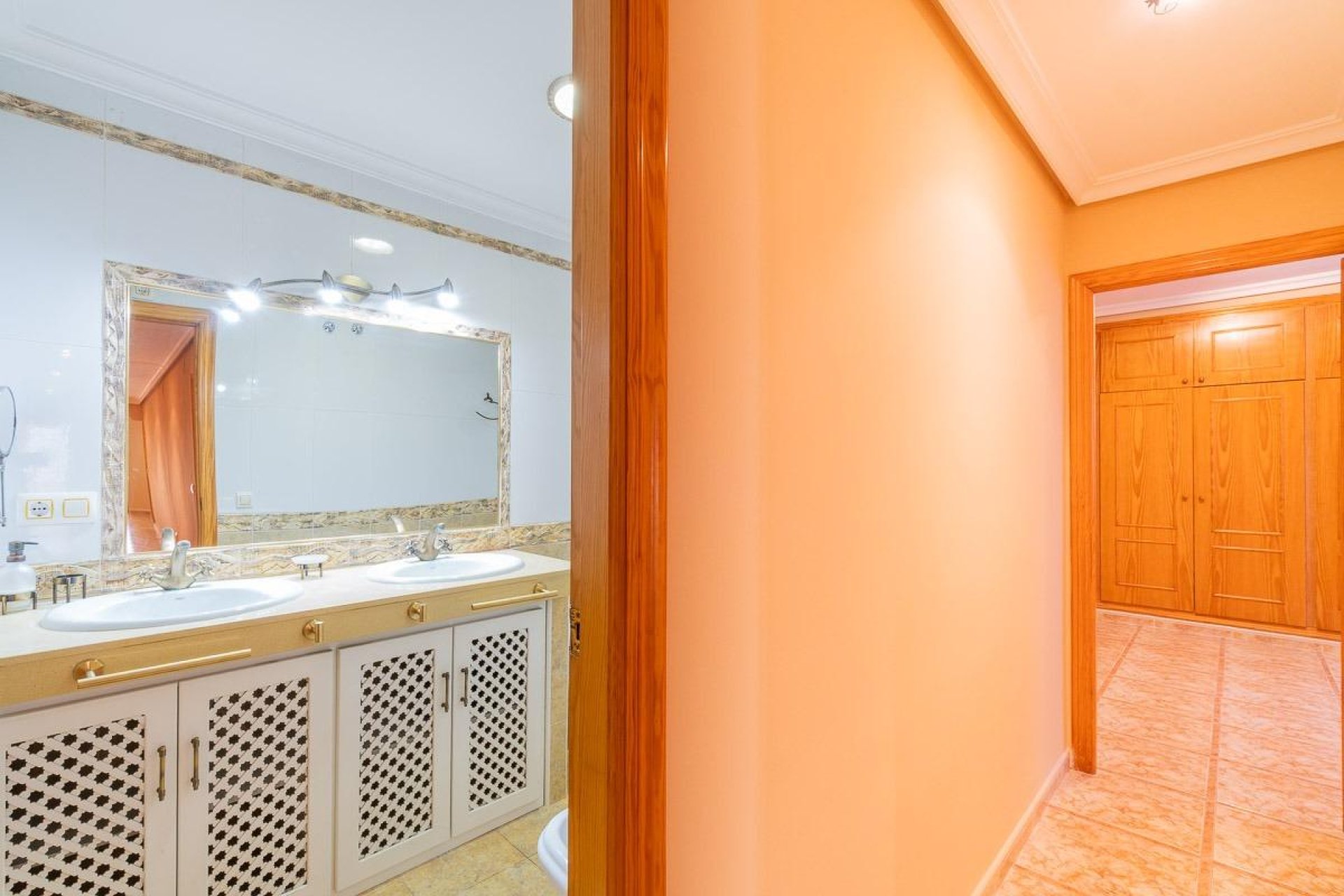 Resale - Apartment / flat -
Torrevieja - Centro