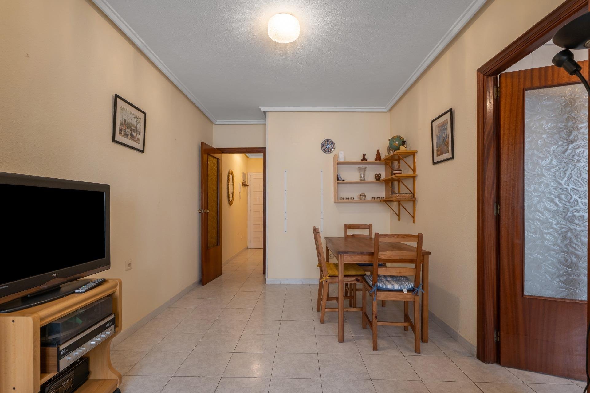 Resale - Apartment / flat -
Torrevieja - Centro