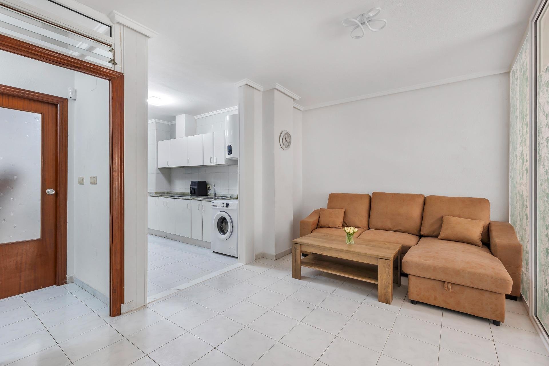 Resale - Apartment / flat -
Torrevieja - Centro