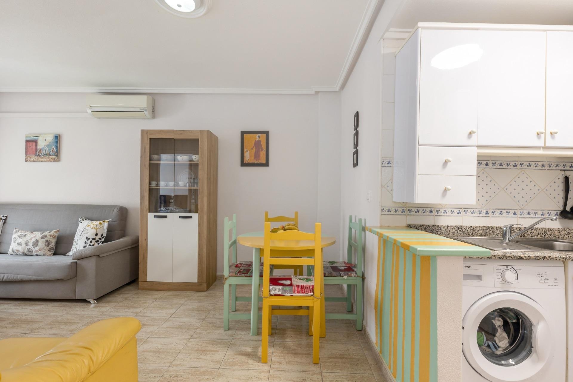 Resale - Apartment / flat -
Torrevieja - Centro