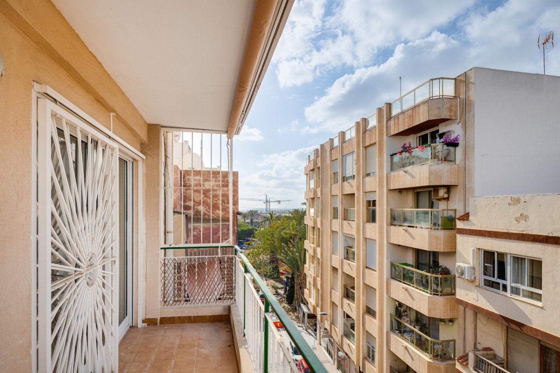 Resale - Apartment / flat -
Torrevieja - Centro