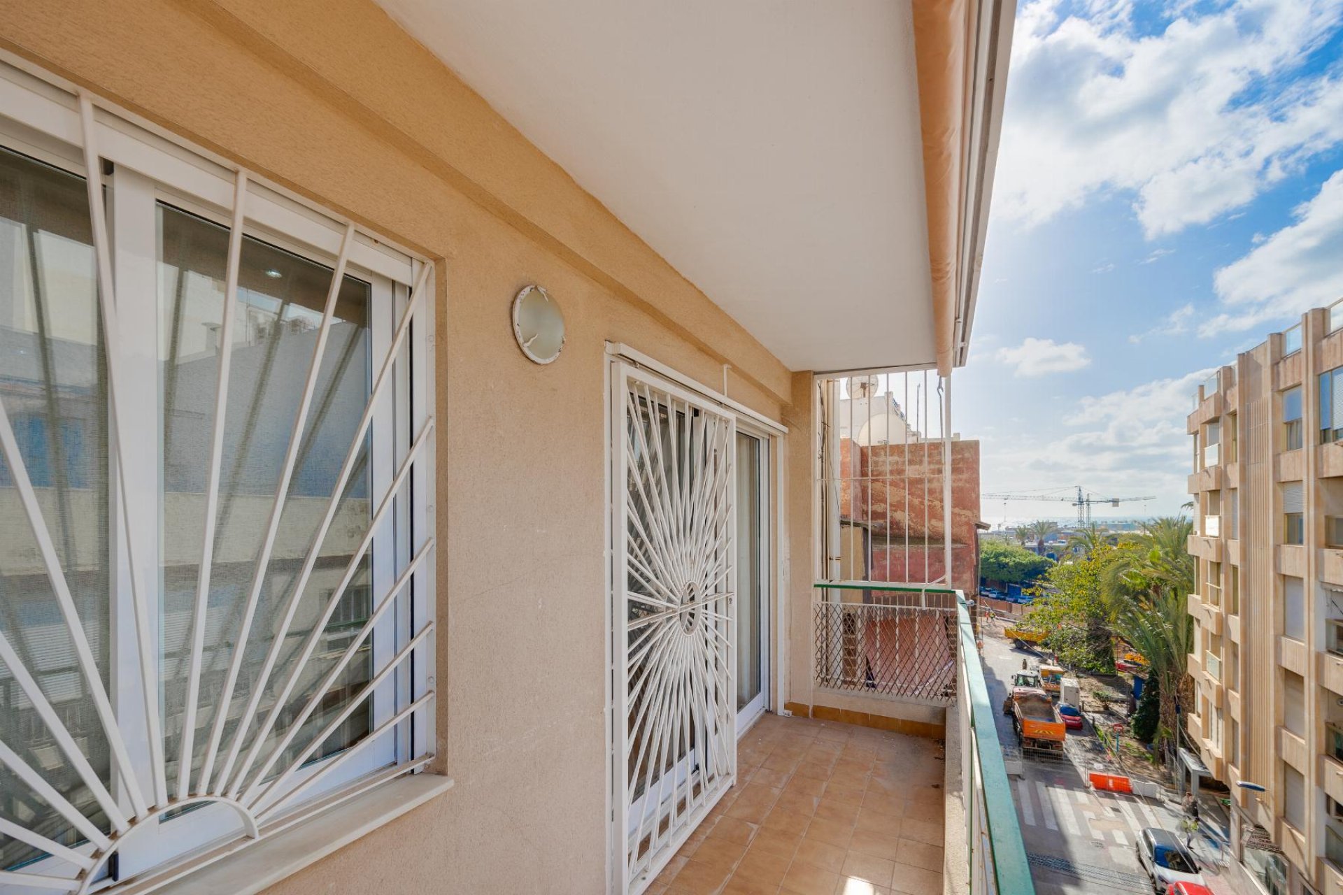 Resale - Apartment / flat -
Torrevieja - Centro